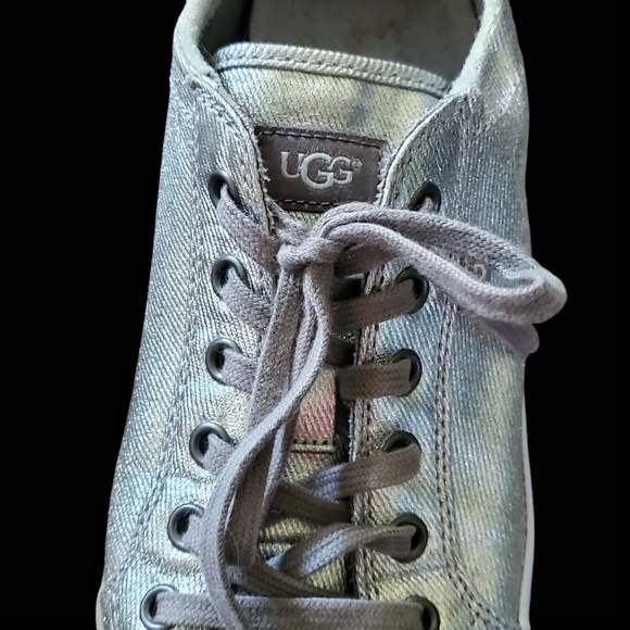 UGGS Metallic Silver ARIES Sneakers, size 8. Runs large. - Picture 5 of 6